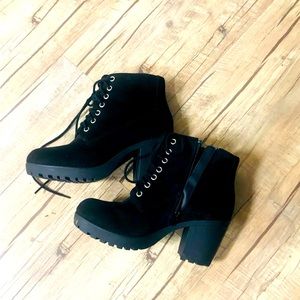 Woman’s Unr8ed Second Fashion Hiking Boot in Black